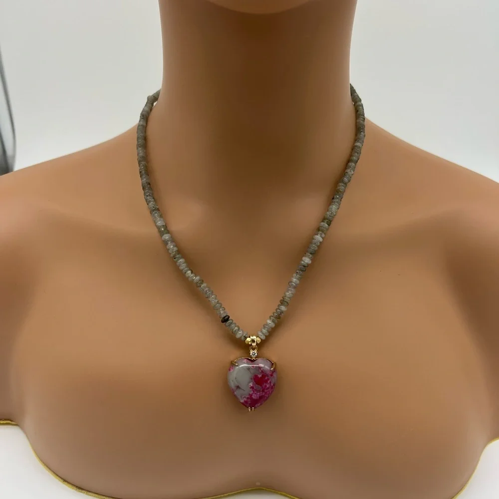 Dyed Agate and Prehnite Beaded Heart Pendant Necklace - Picture 5 of 5